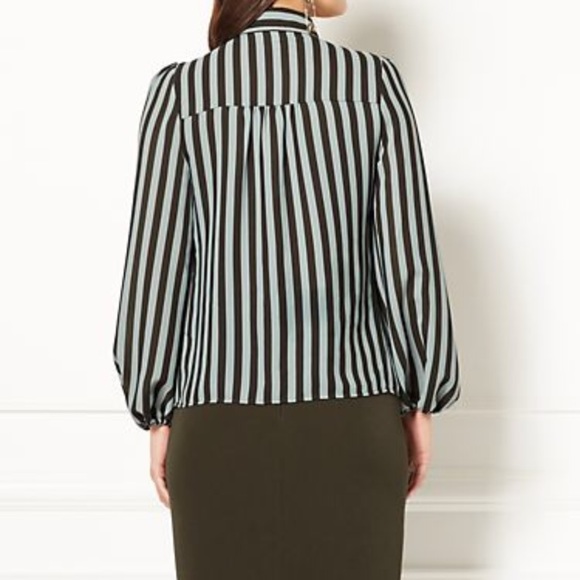 💢Last one 💢green Striped button up  blouse - Picture 2 of 6